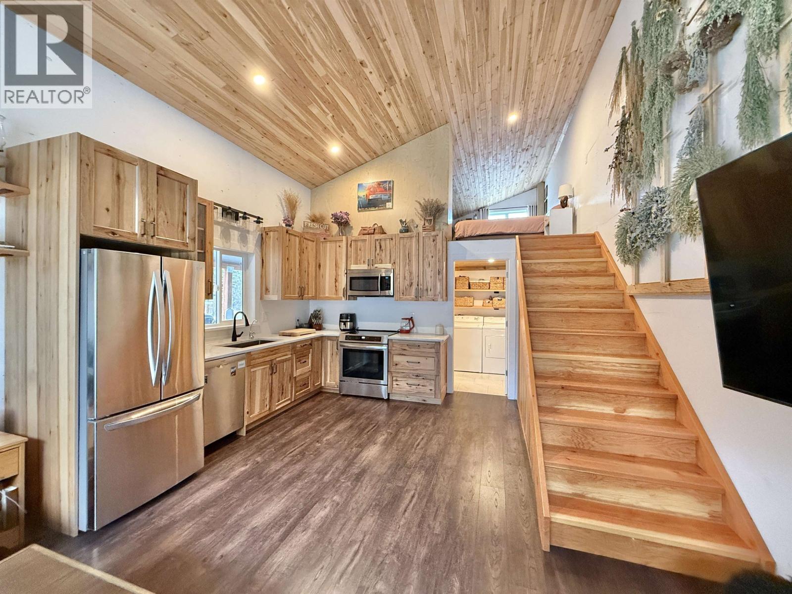 2852 PINNACLES ROAD - 31