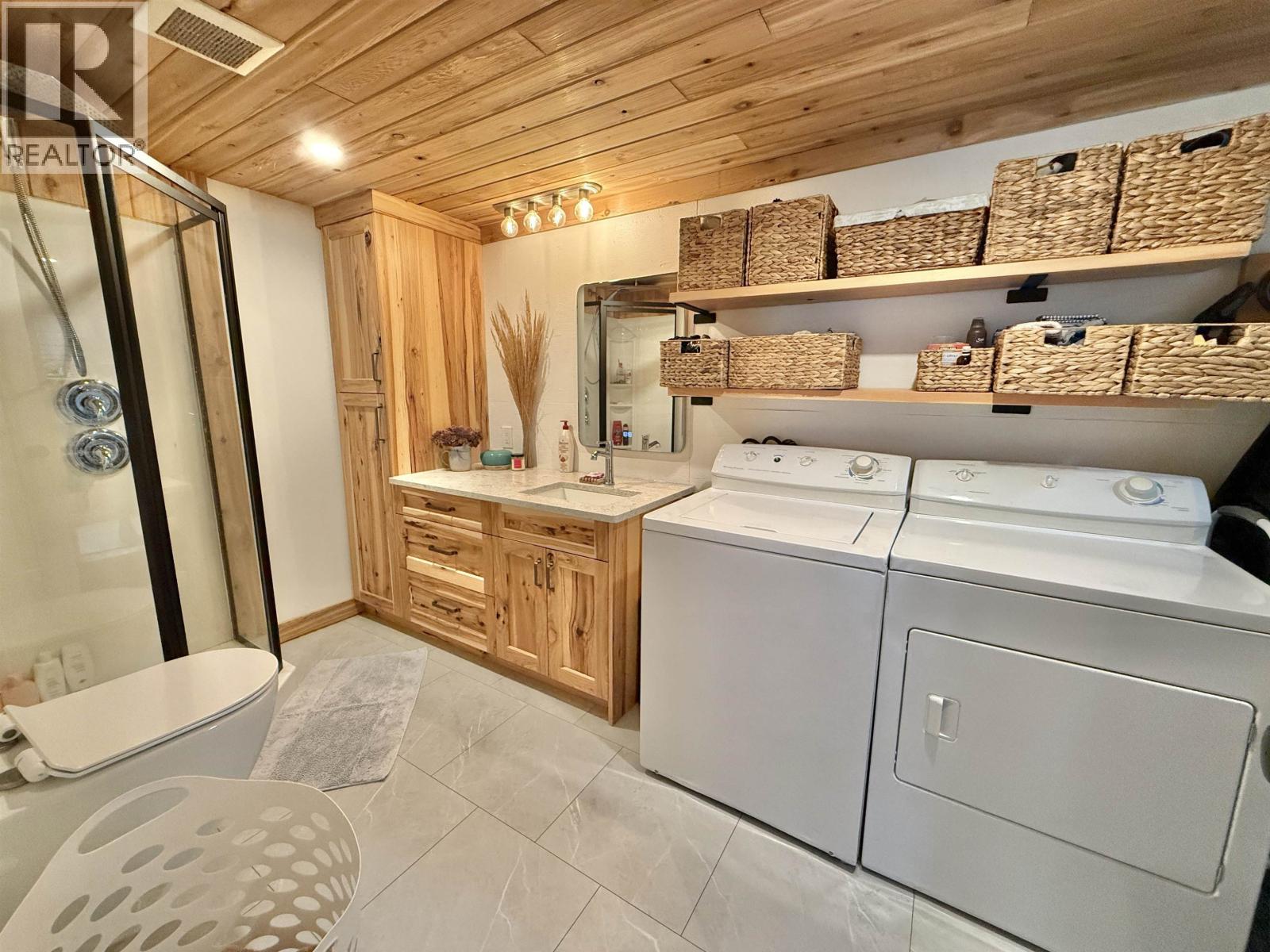 2852 PINNACLES ROAD - 34