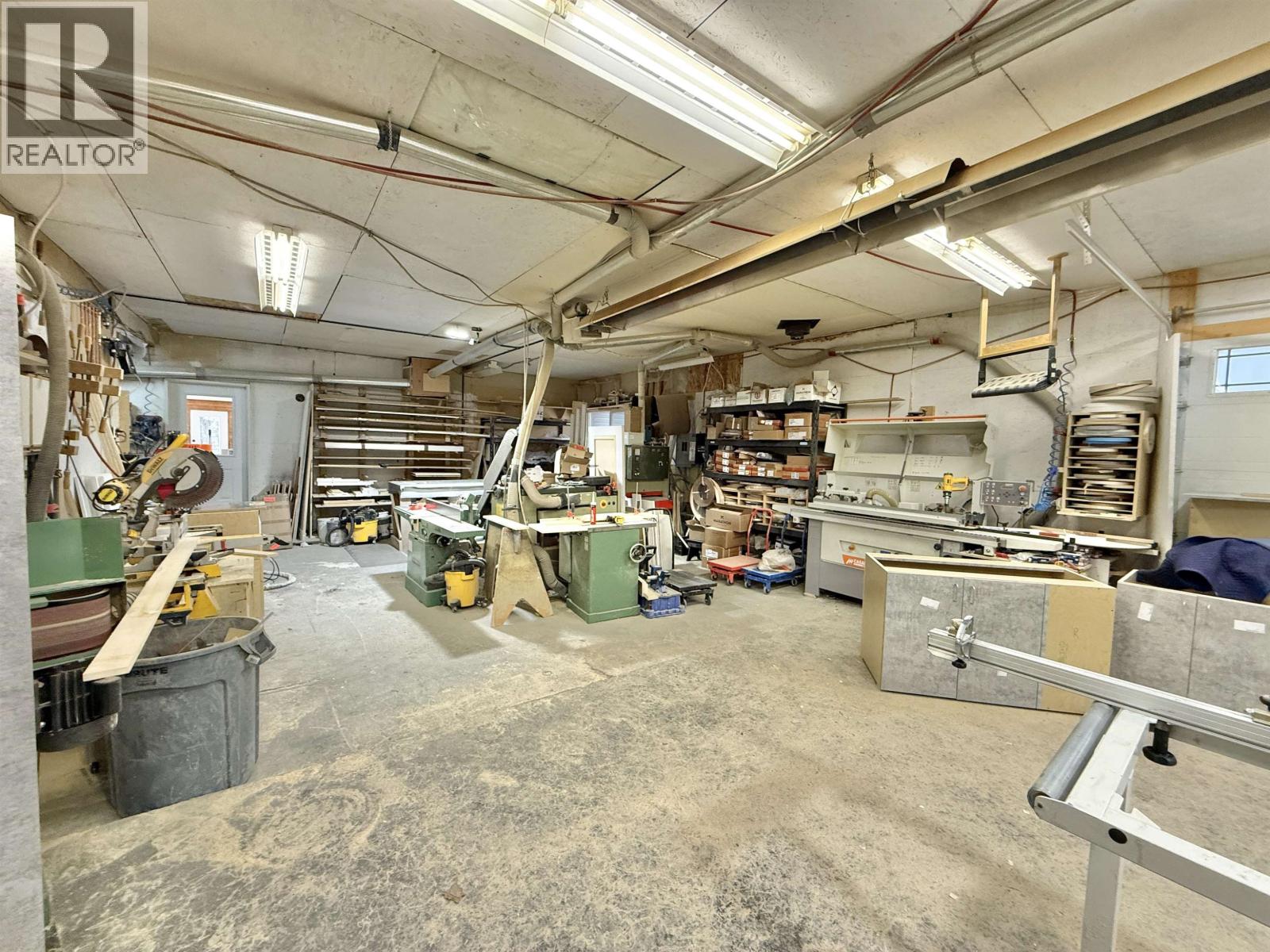 2852 PINNACLES ROAD - 40