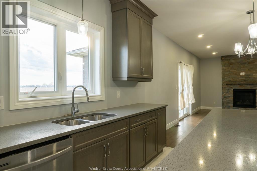 74 DUNDEE DRIVE - 14