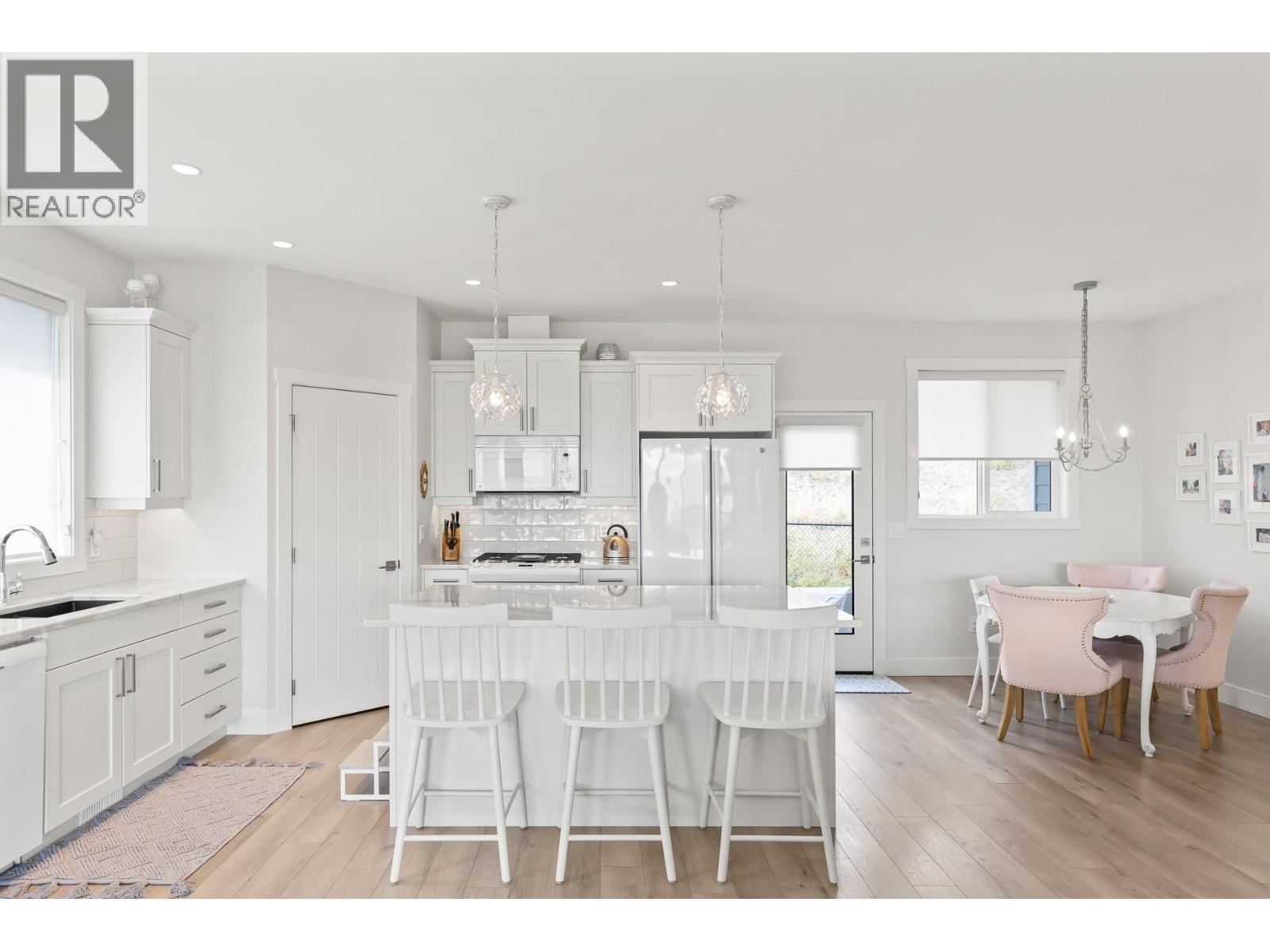  2612 Paramount Drive, West Kelowna