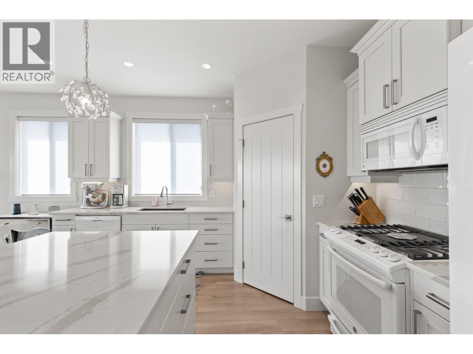  2612 Paramount Drive, West Kelowna