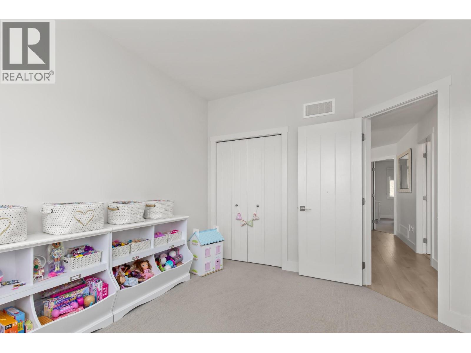  2612 Paramount Drive, West Kelowna