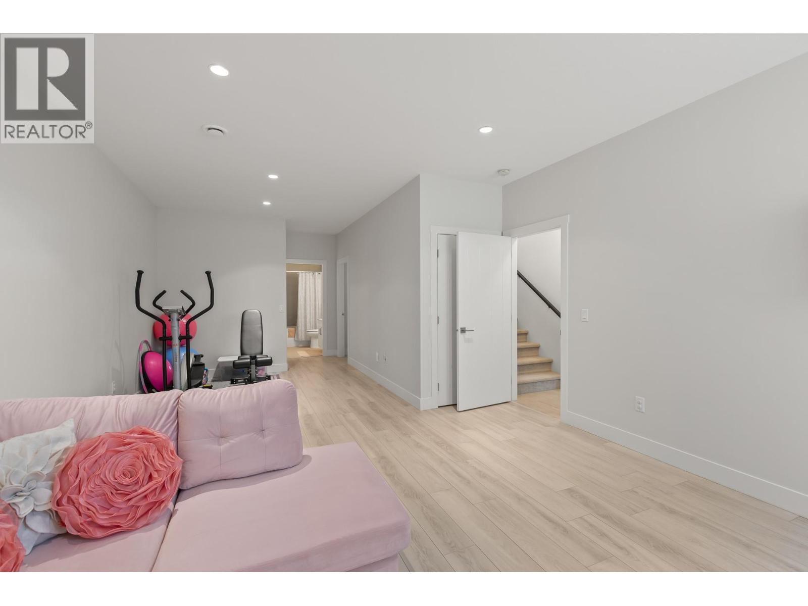  2612 Paramount Drive, West Kelowna