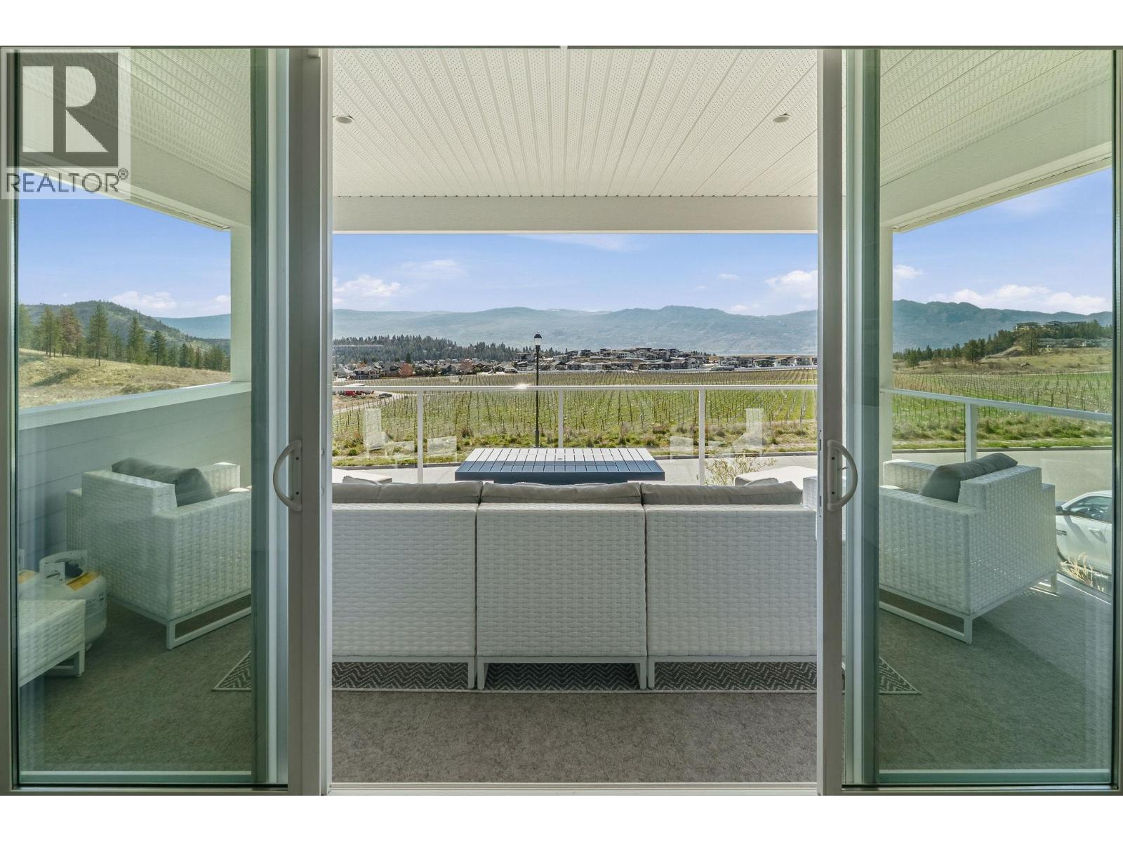  2612 Paramount Drive, West Kelowna