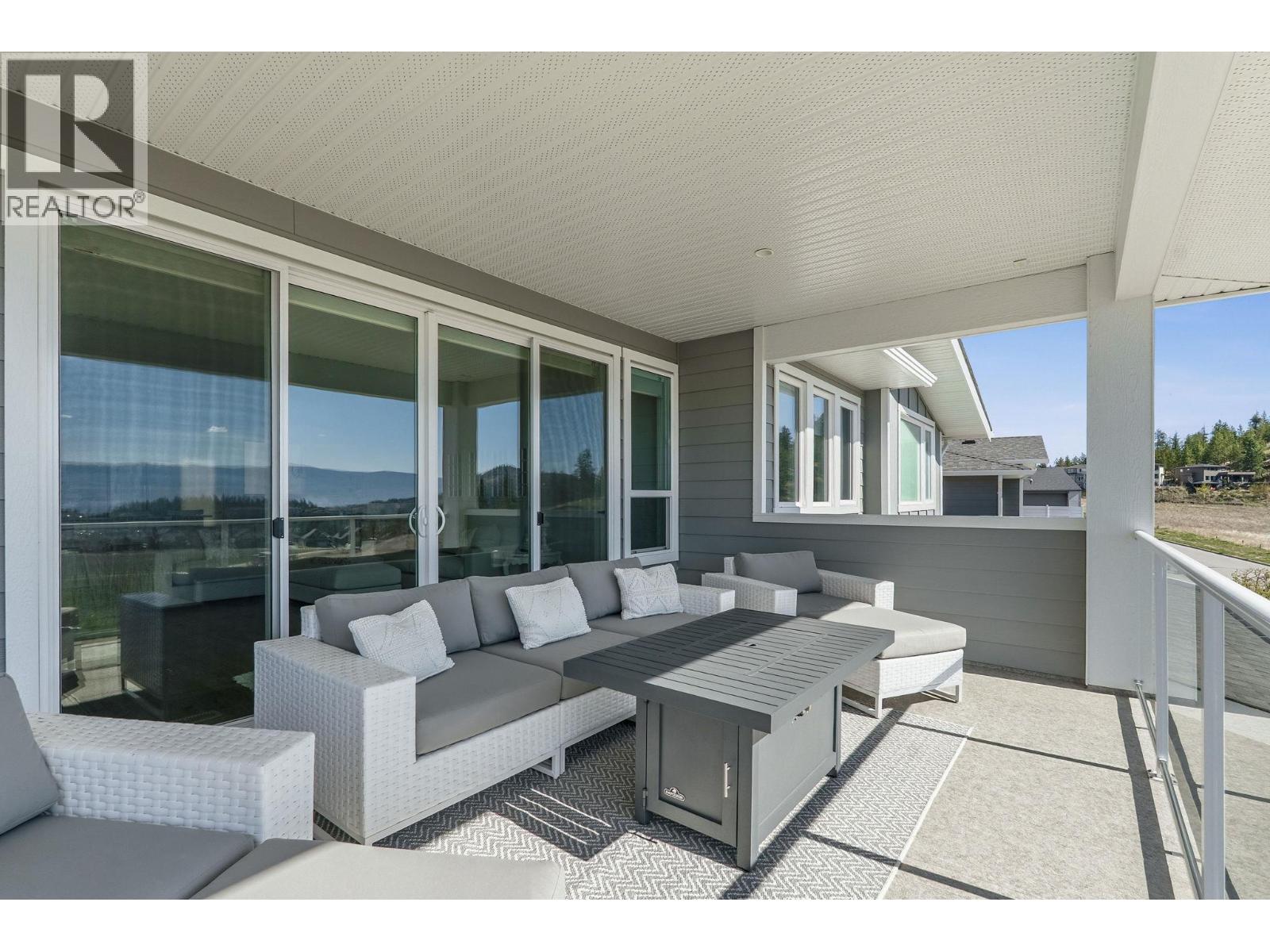  2612 Paramount Drive, West Kelowna