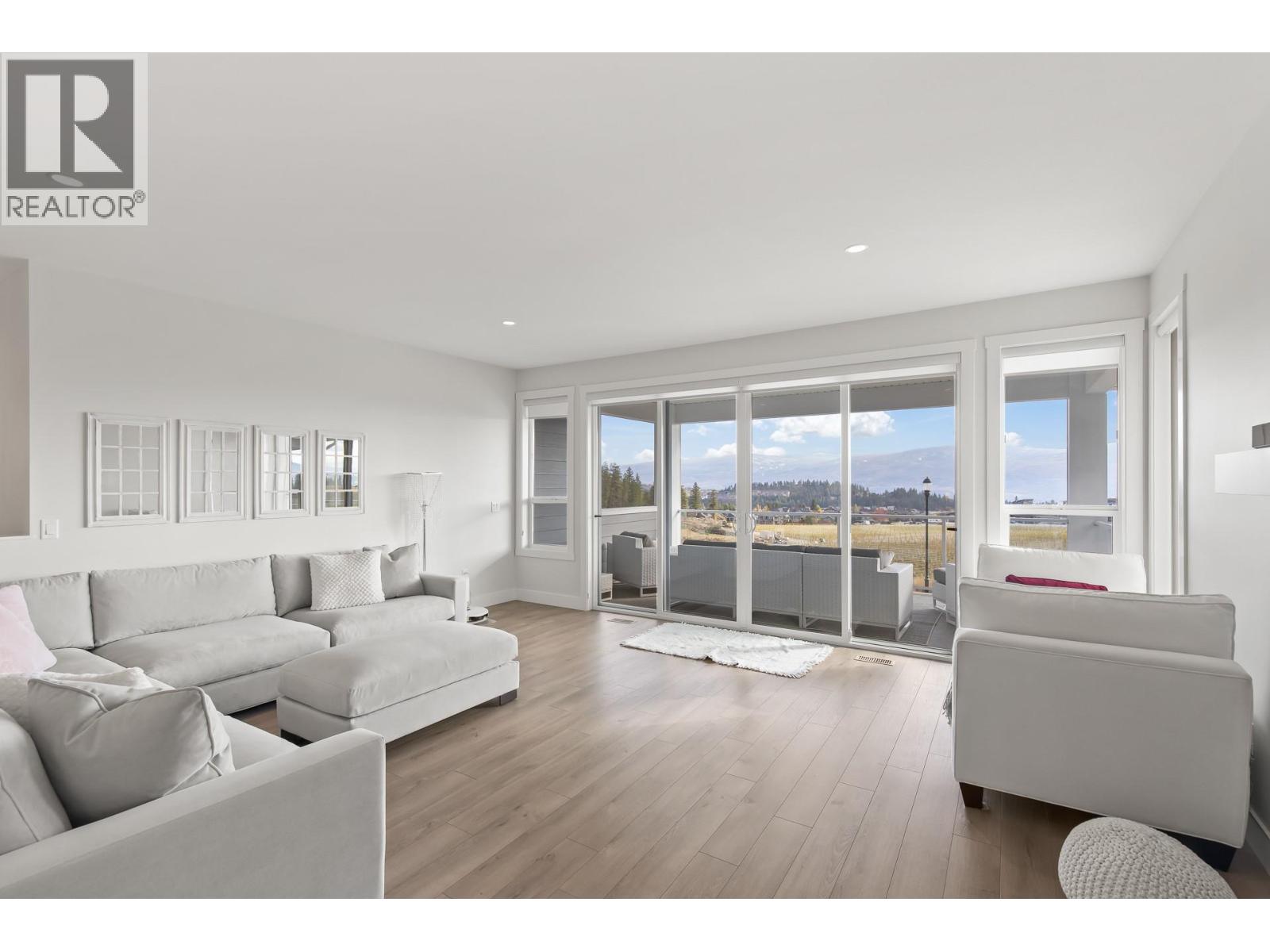  2612 Paramount Drive, West Kelowna