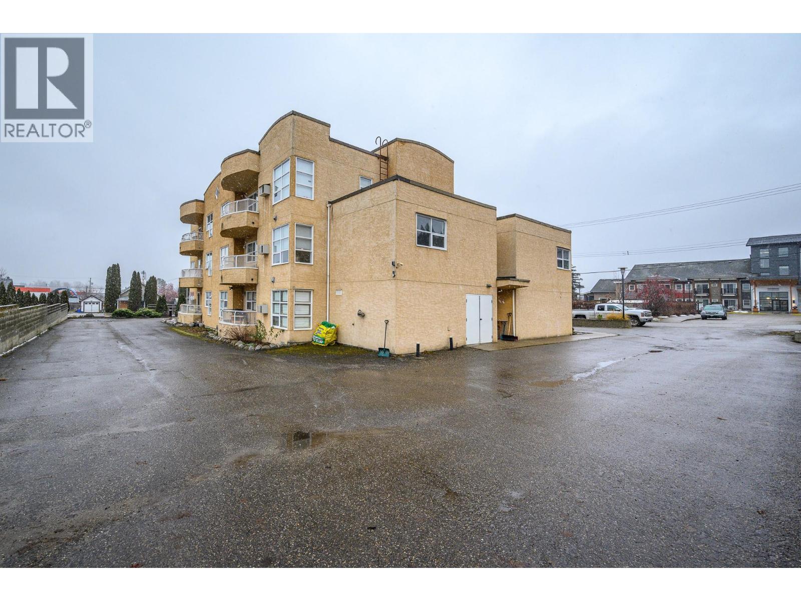 #104 703 GRANVILLE AVENUE - 26