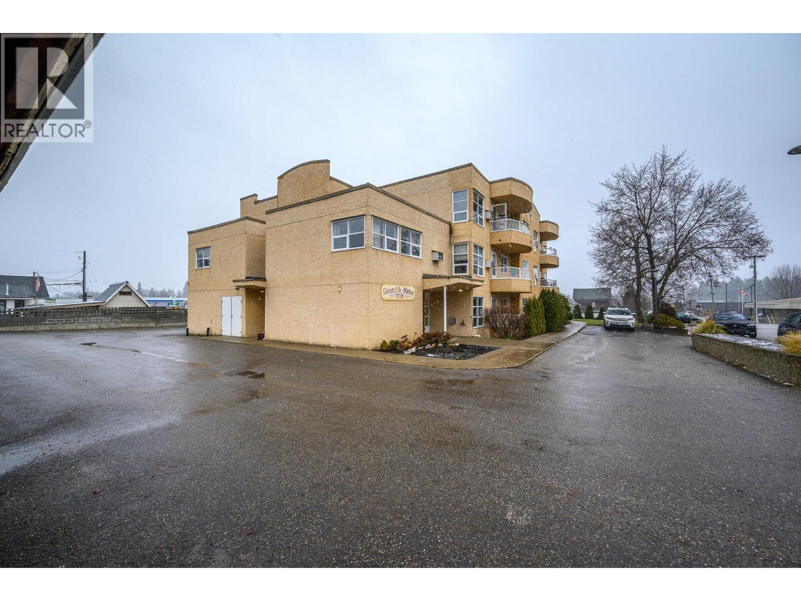 #104 703 GRANVILLE AVENUE - 27