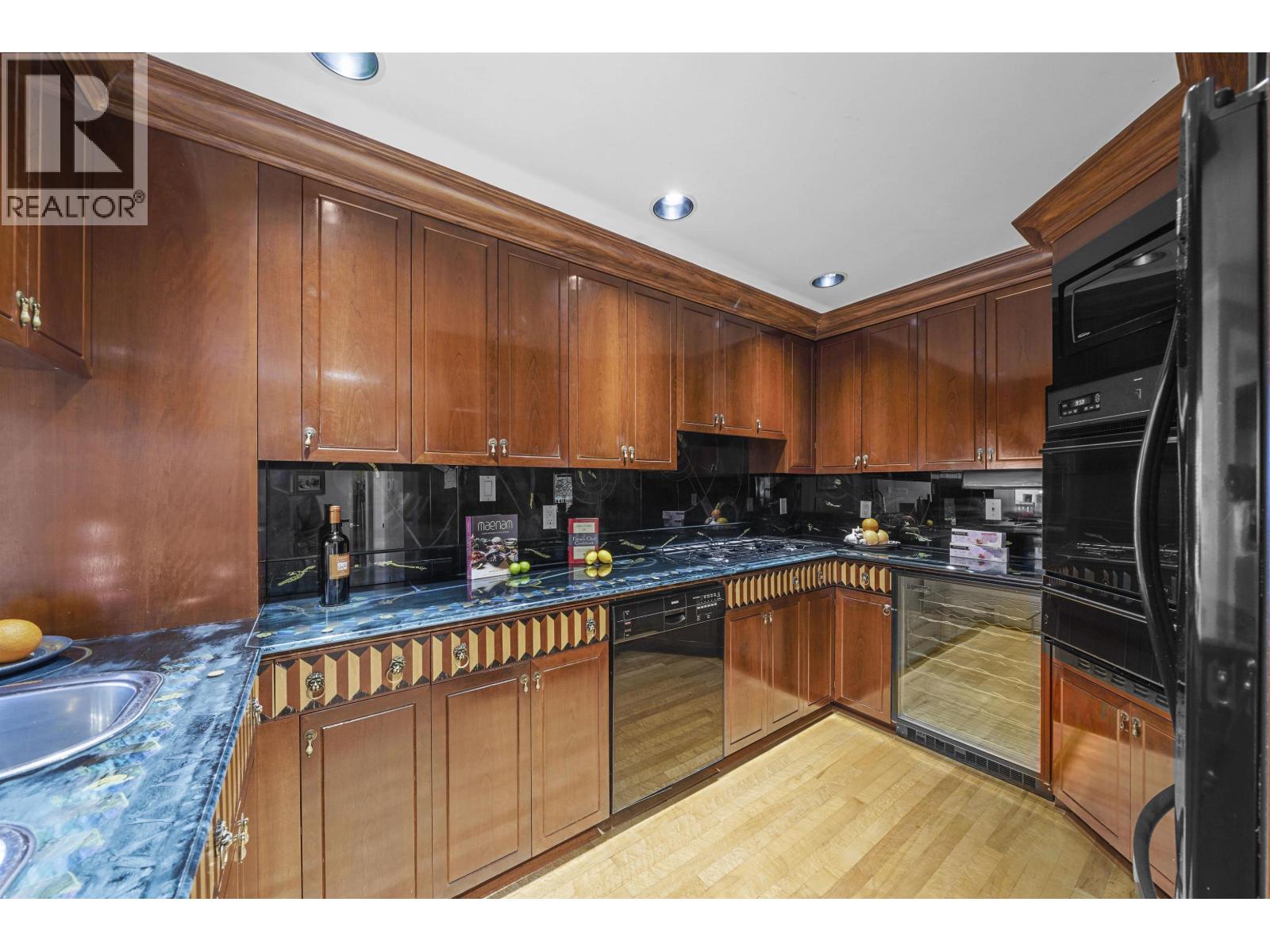 1130 IRONWORK PASSAGE, Vancouver