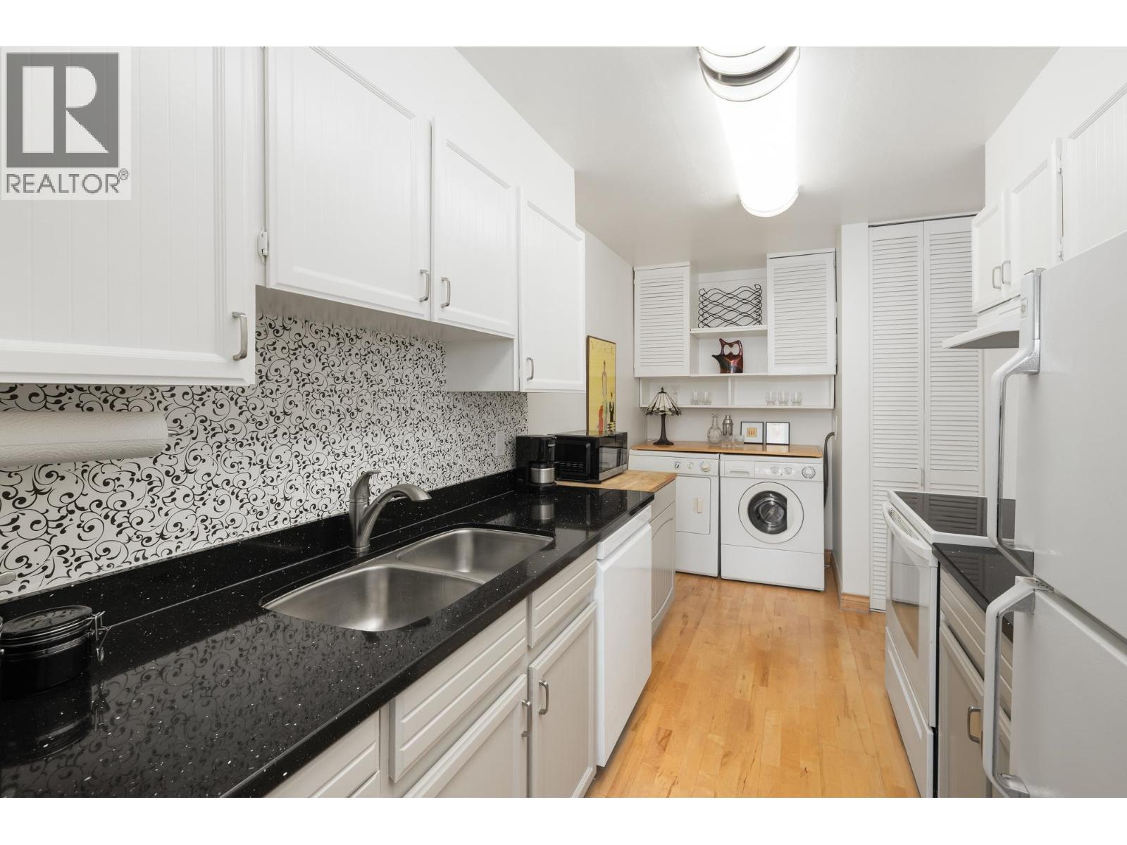 903 1480 DUCHESS AVENUE, West Vancouver