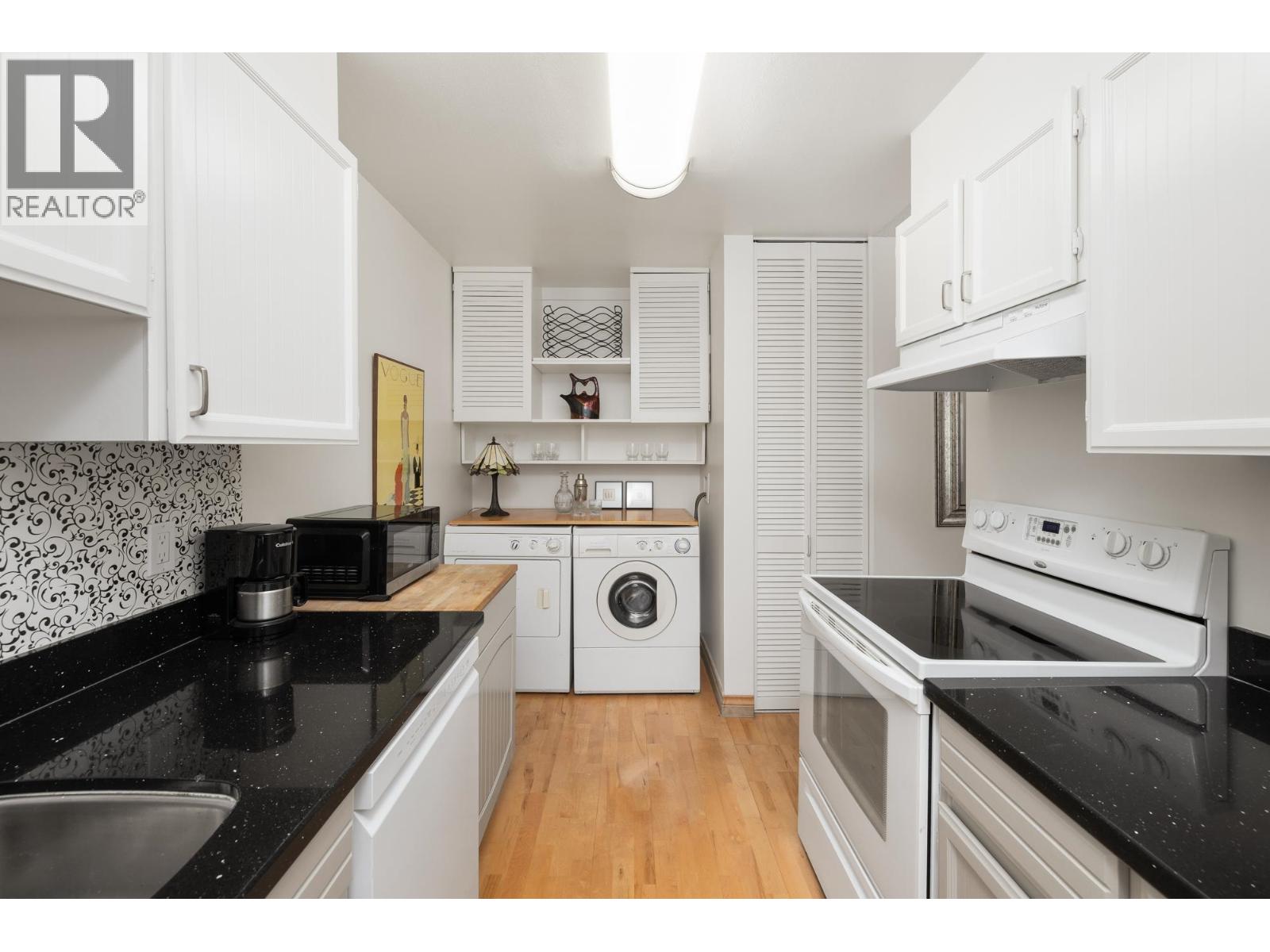 903 1480 DUCHESS AVENUE, West Vancouver