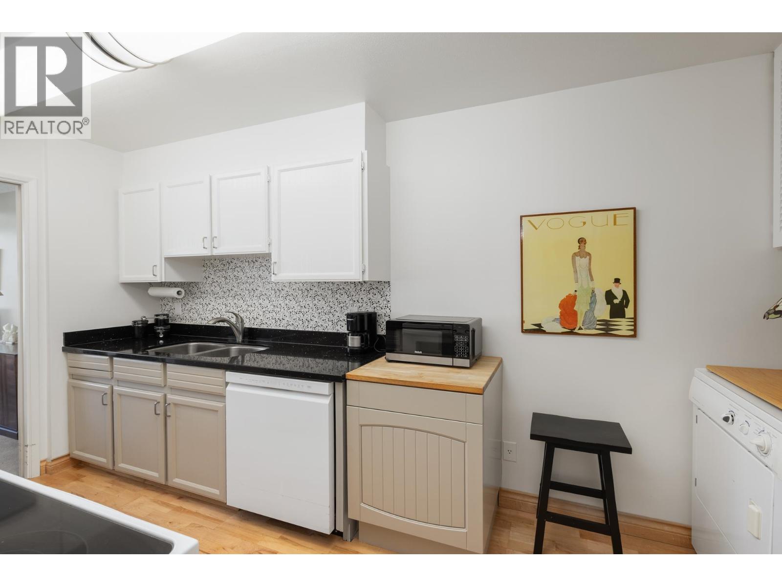 903 1480 DUCHESS AVENUE, West Vancouver