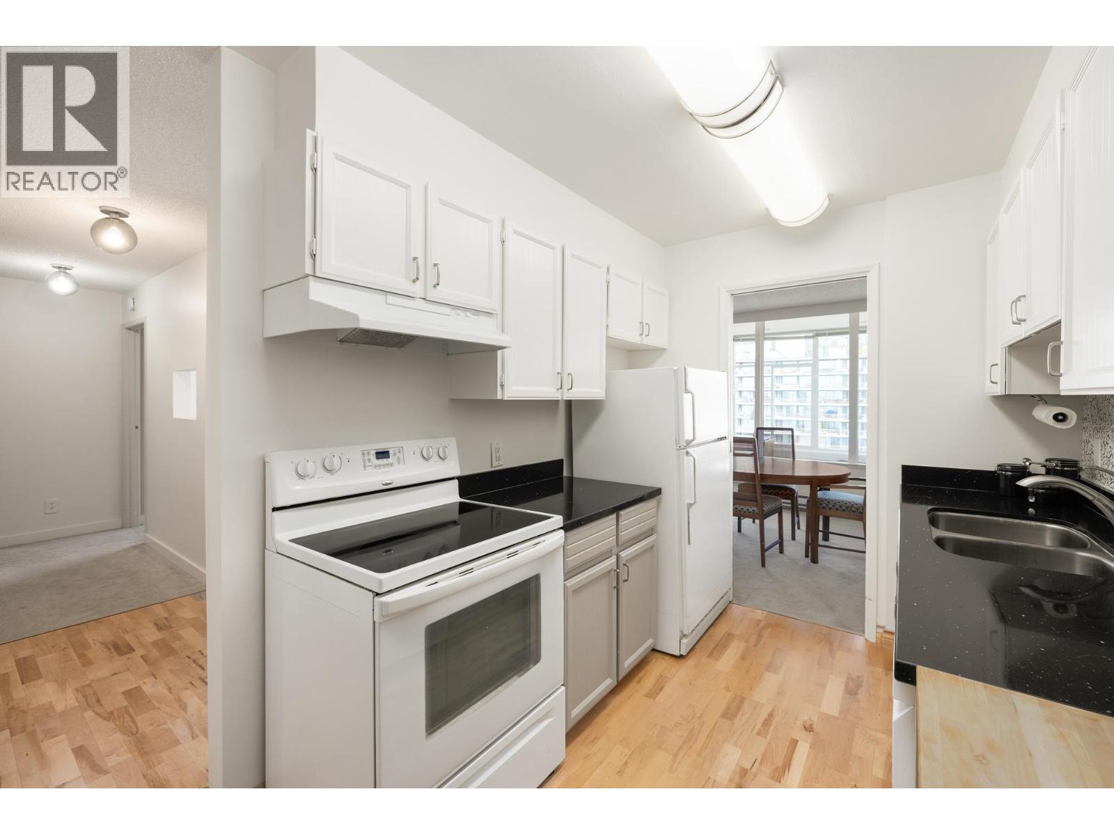 903 1480 DUCHESS AVENUE, West Vancouver