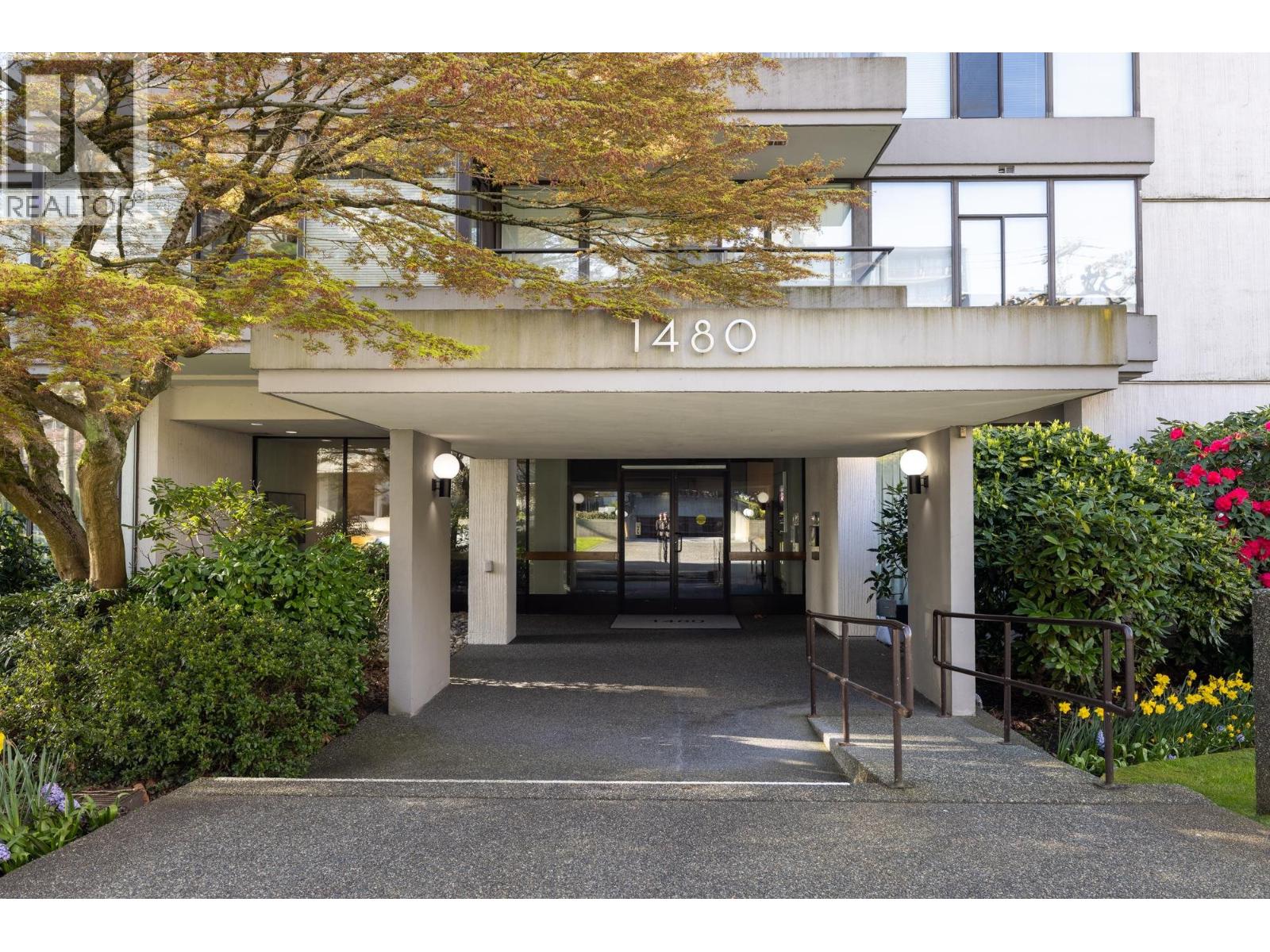 903 1480 DUCHESS AVENUE, West Vancouver