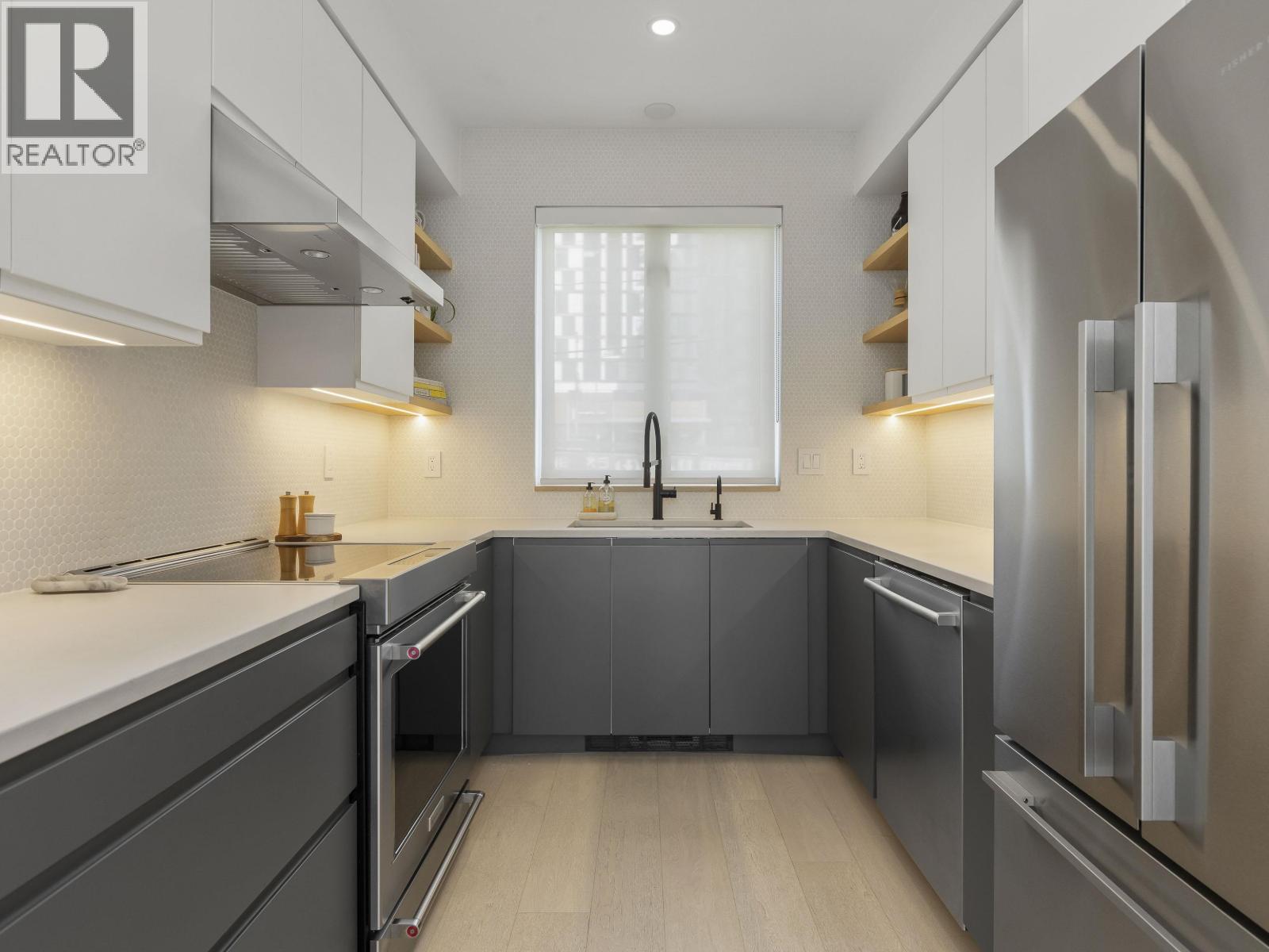 1065 E PENDER STREET, Vancouver