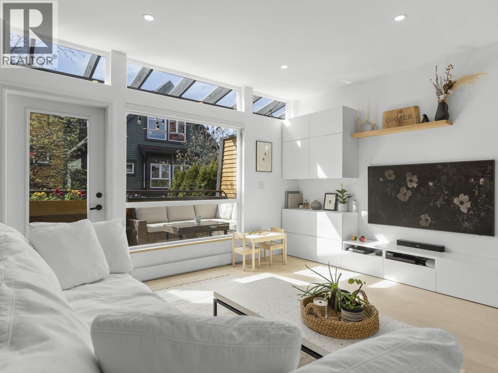 1065 E PENDER STREET, Vancouver