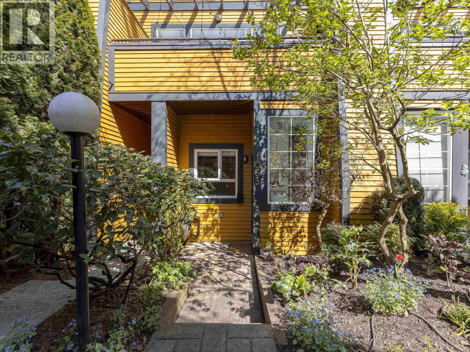 1065 E PENDER STREET, Vancouver