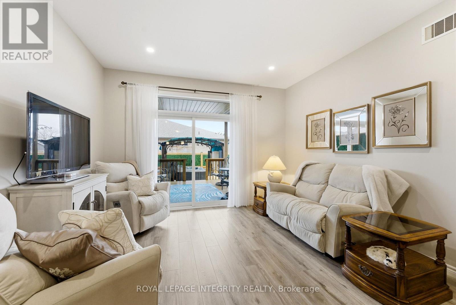 64 COVINGTON CRESCENT - 22