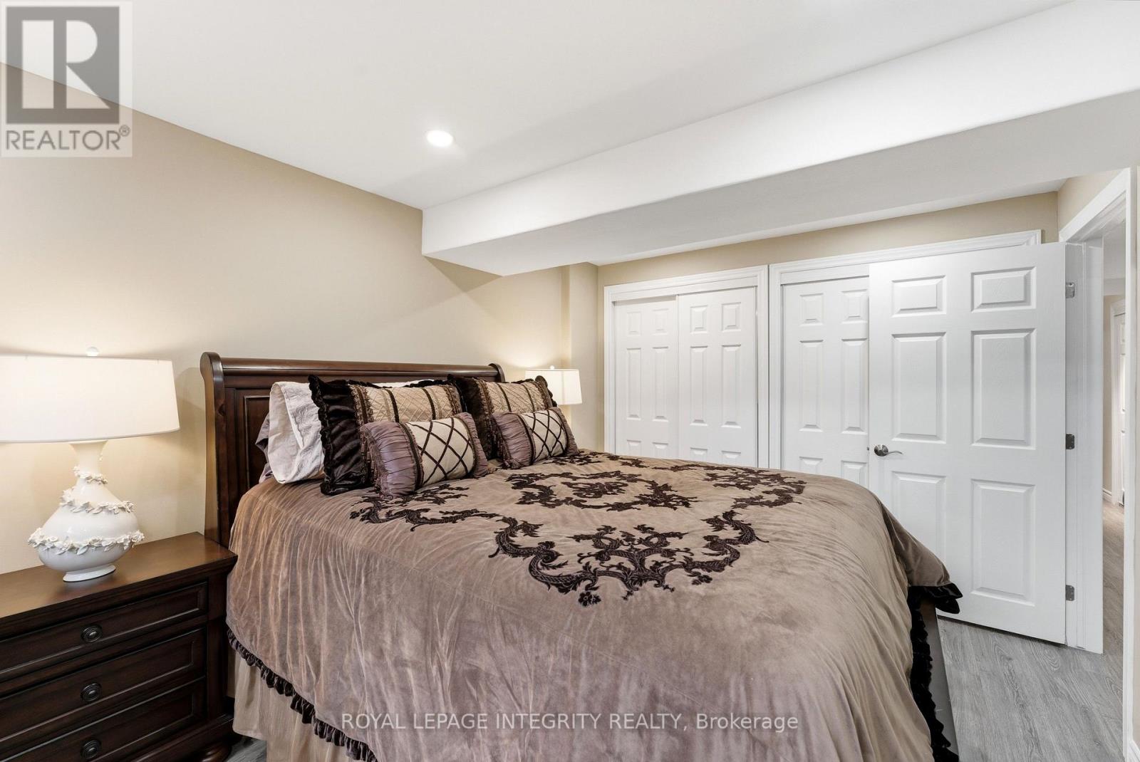 64 COVINGTON CRESCENT — photo 32