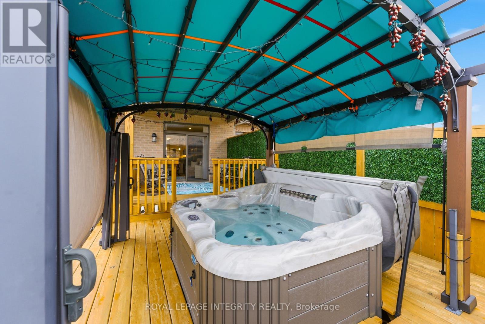64 COVINGTON CRESCENT — photo 35