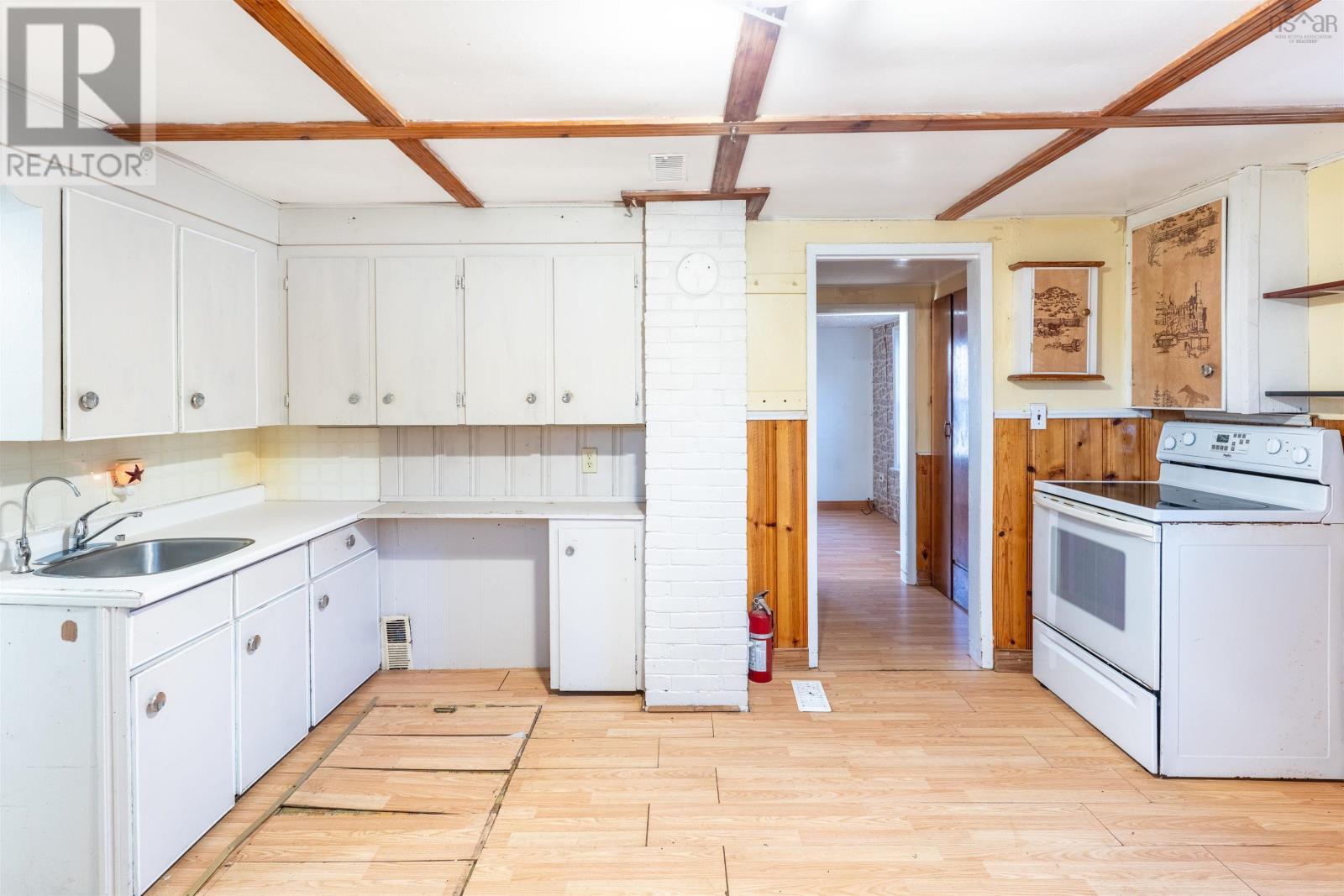 Property 20 of 48 of 8274 7 Highway