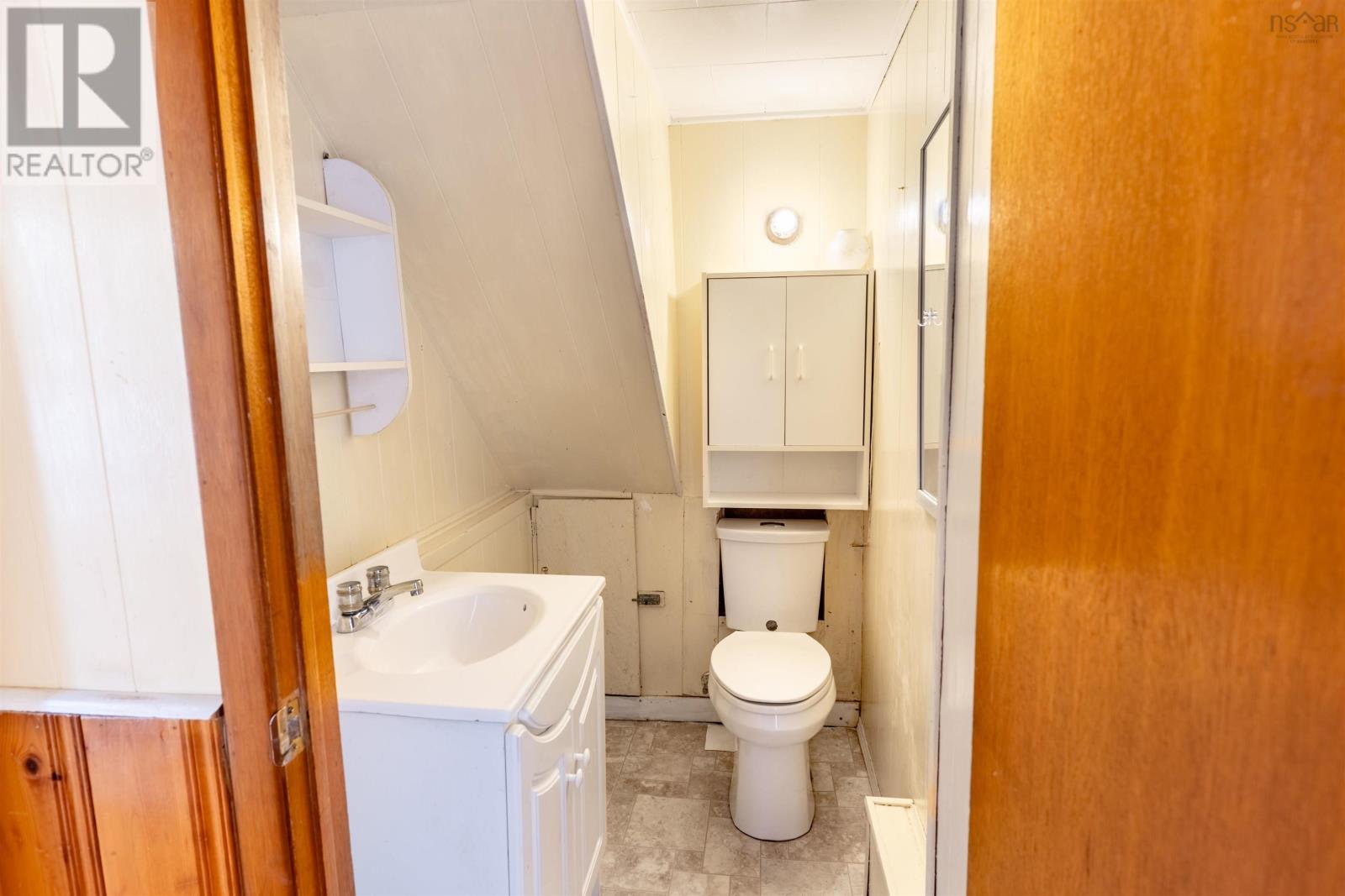 Property 27 of 48 of 8274 7 Highway