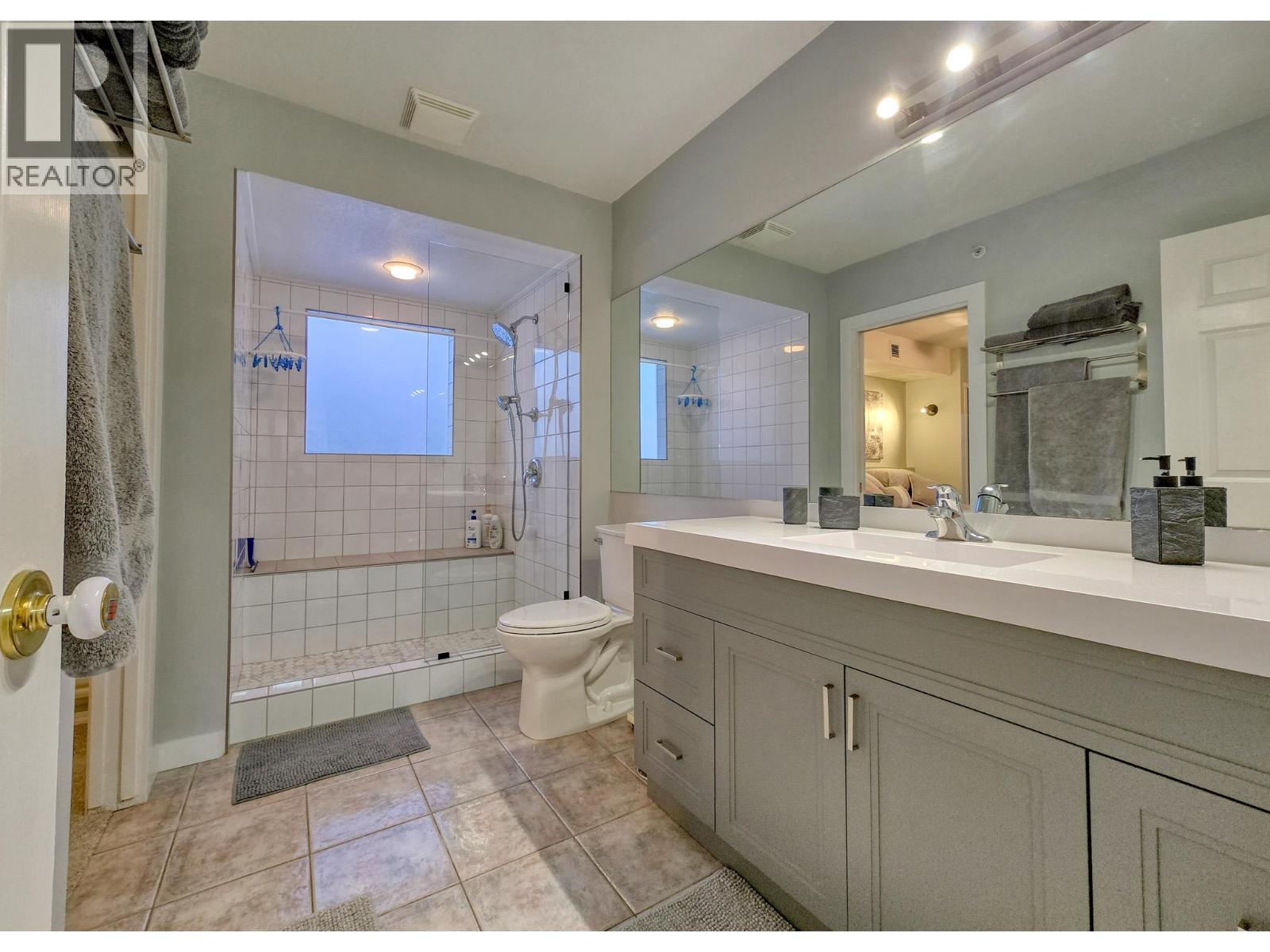 #5012A 5052 Riverview Road - 11