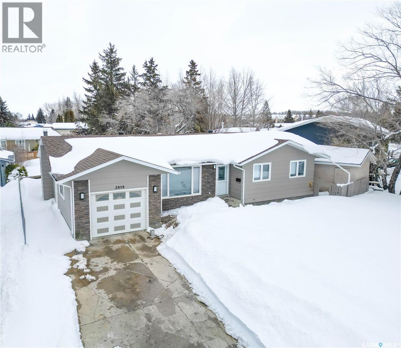 2858 Dunn DRIVE - Image 2