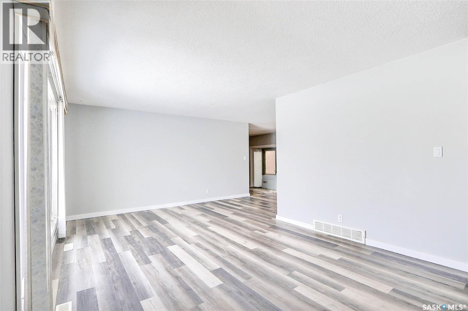 2858 Dunn DRIVE - 4