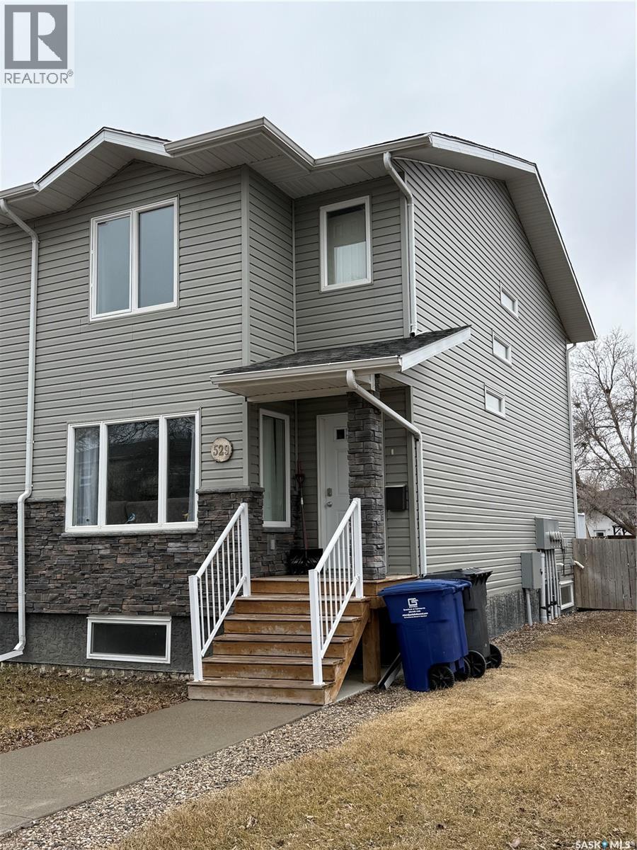 #529 ALEXANDRA STREET - 1
