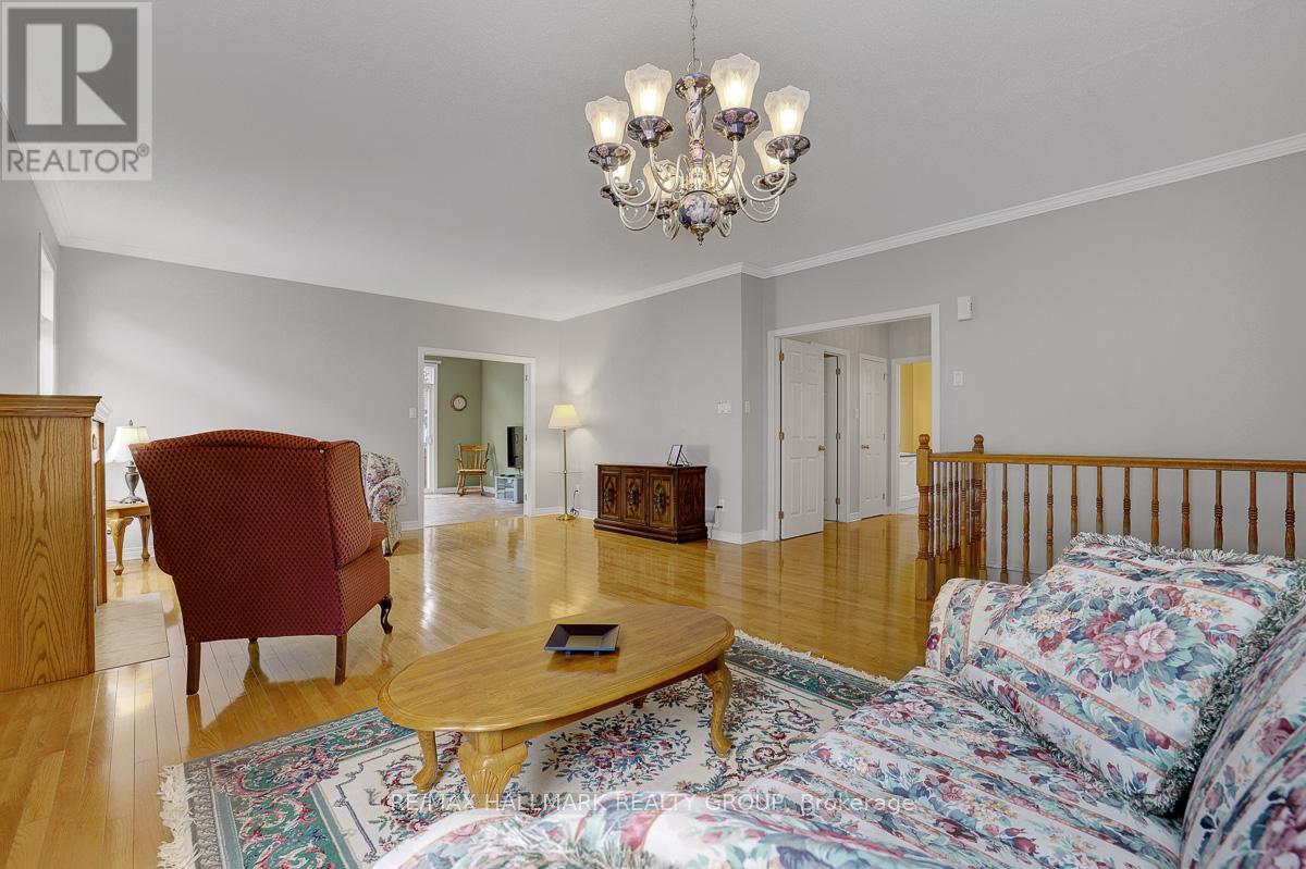 View toward segue to bdrms & 4-season family room