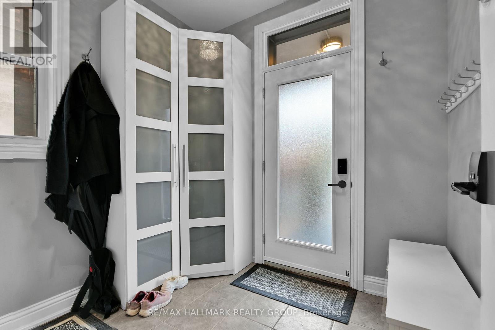 Vestibule - Entry to for unit 1&2