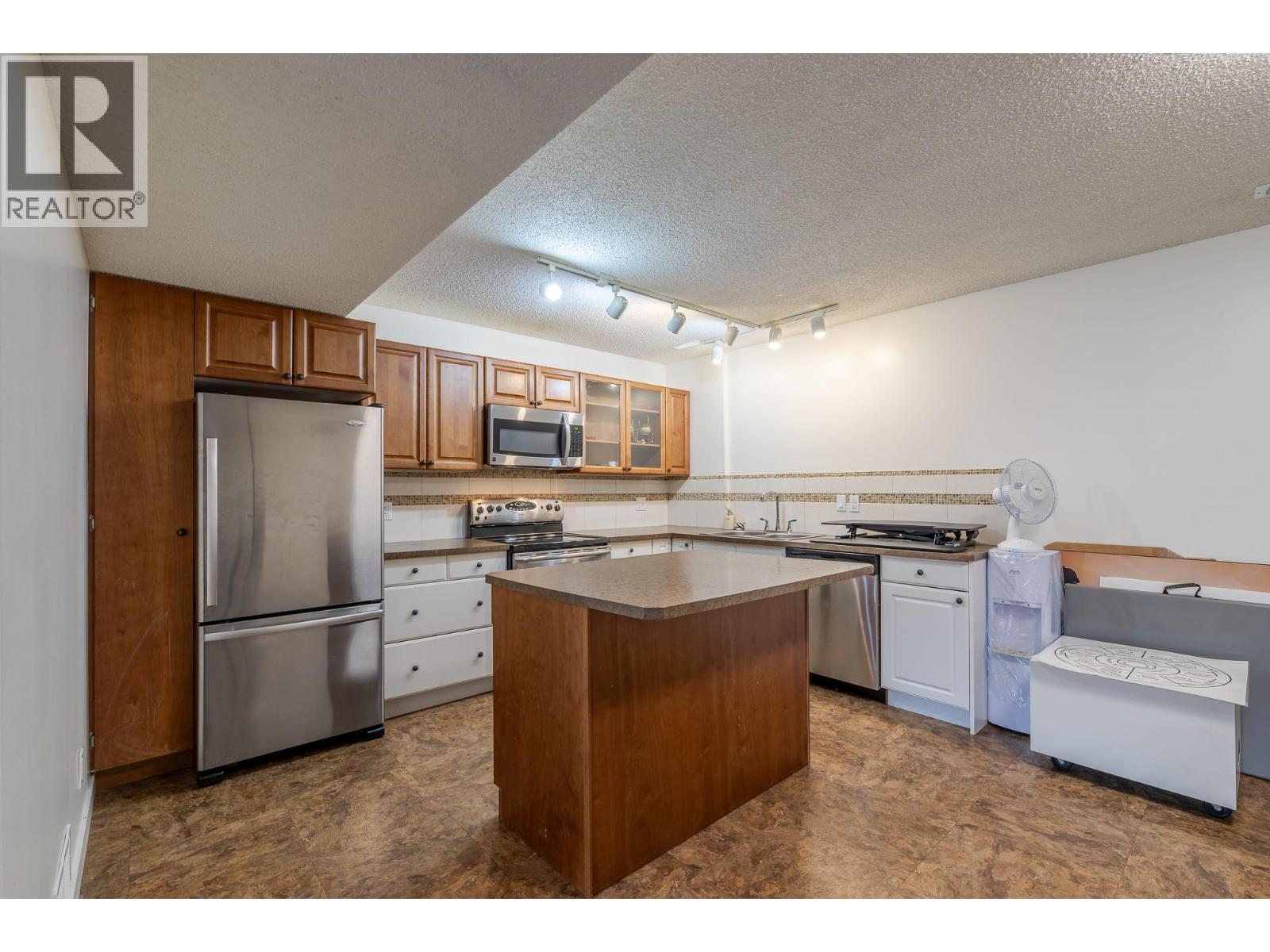 12612 REYNOLDS Avenue, Summerland