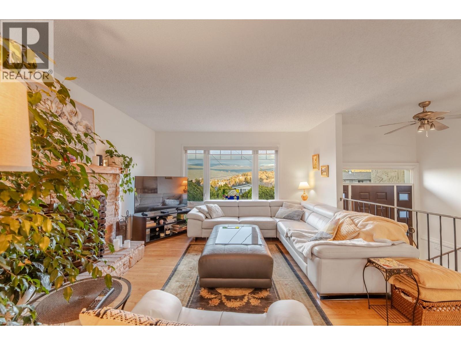 12612 REYNOLDS Avenue, Summerland