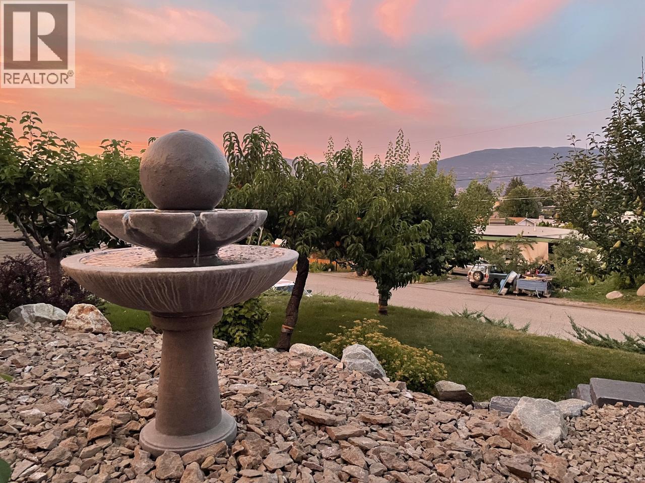 12612 REYNOLDS Avenue, Summerland