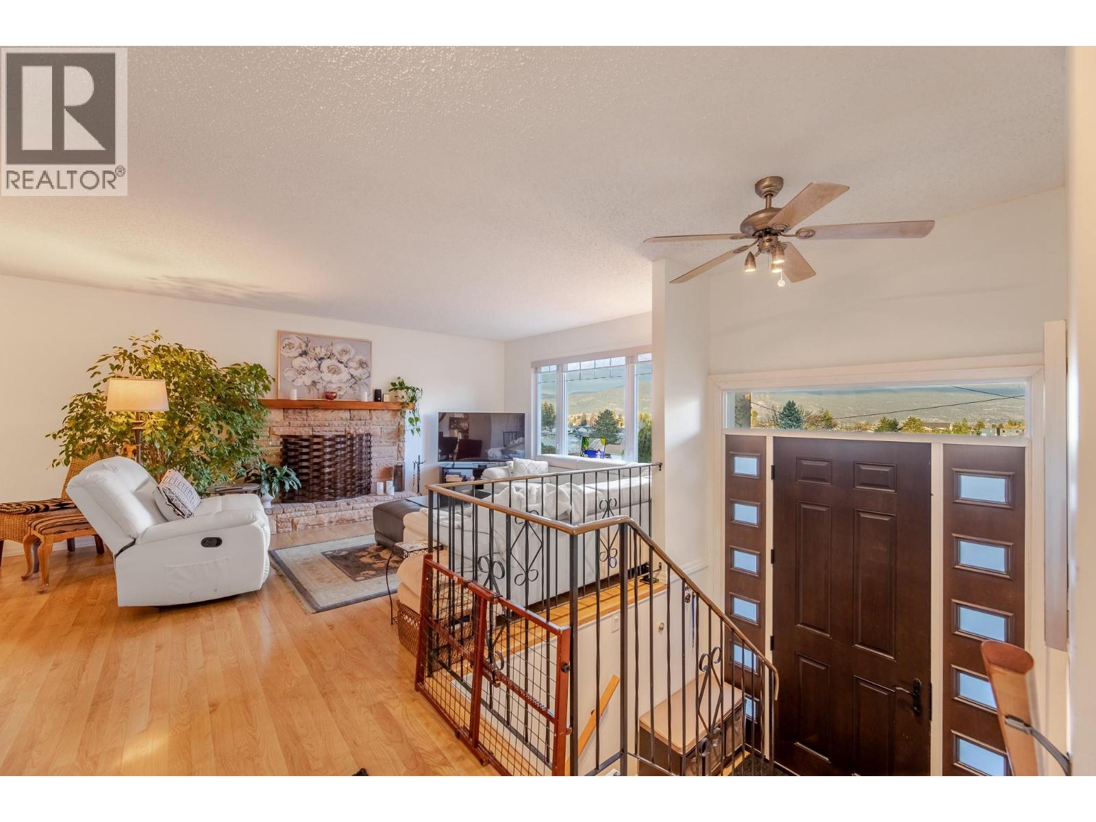 12612 REYNOLDS Avenue, Summerland