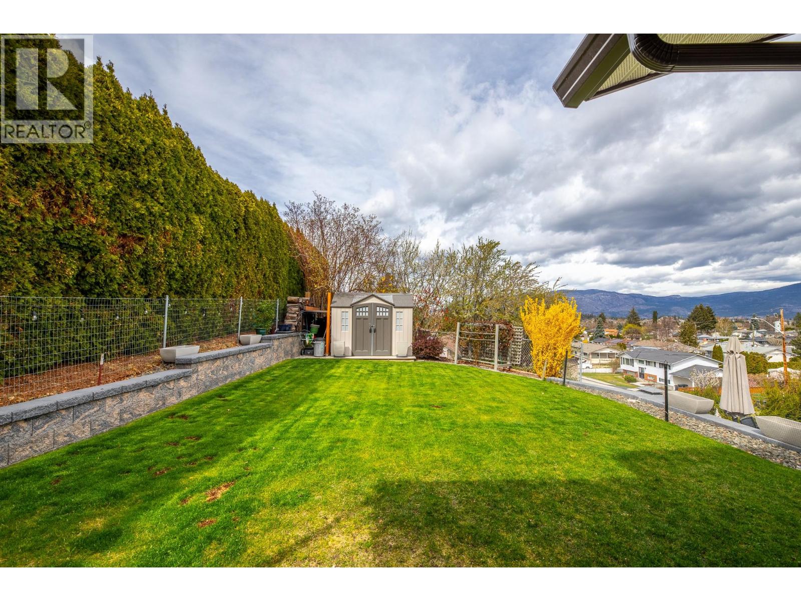12612 REYNOLDS Avenue, Summerland