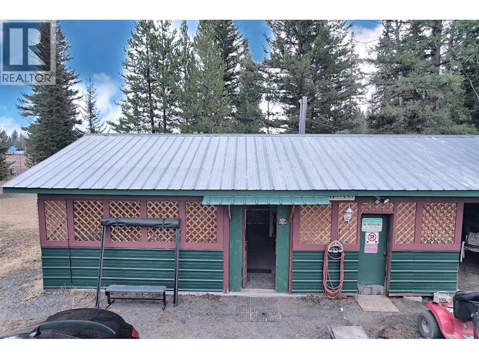 6265 HORSE LAKE ROAD - 27