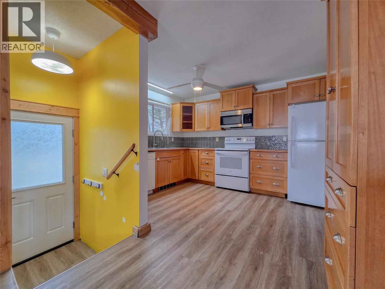 1502 10TH AVENUE - 16