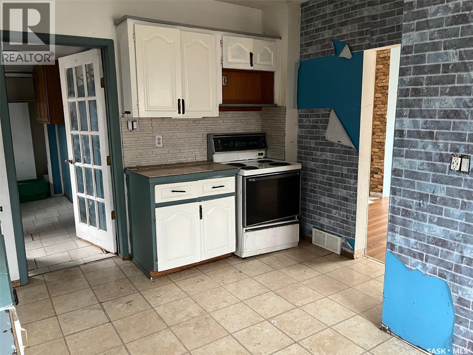 138 1st AVENUE E - photo 5