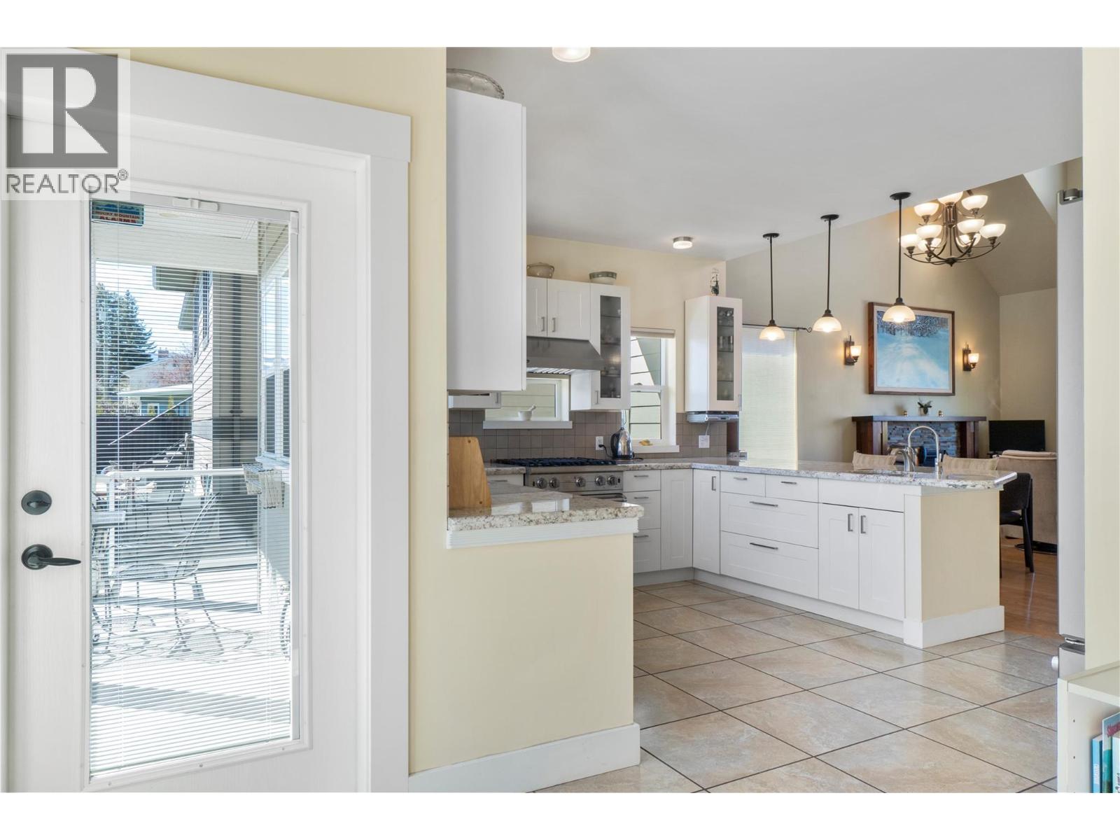 1050 9 Avenue NE - 18