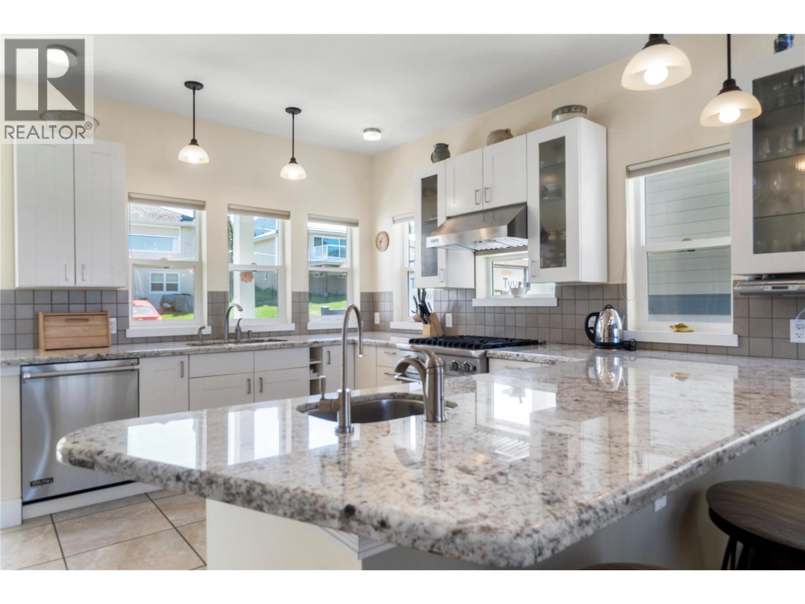1050 9 Avenue NE - 12