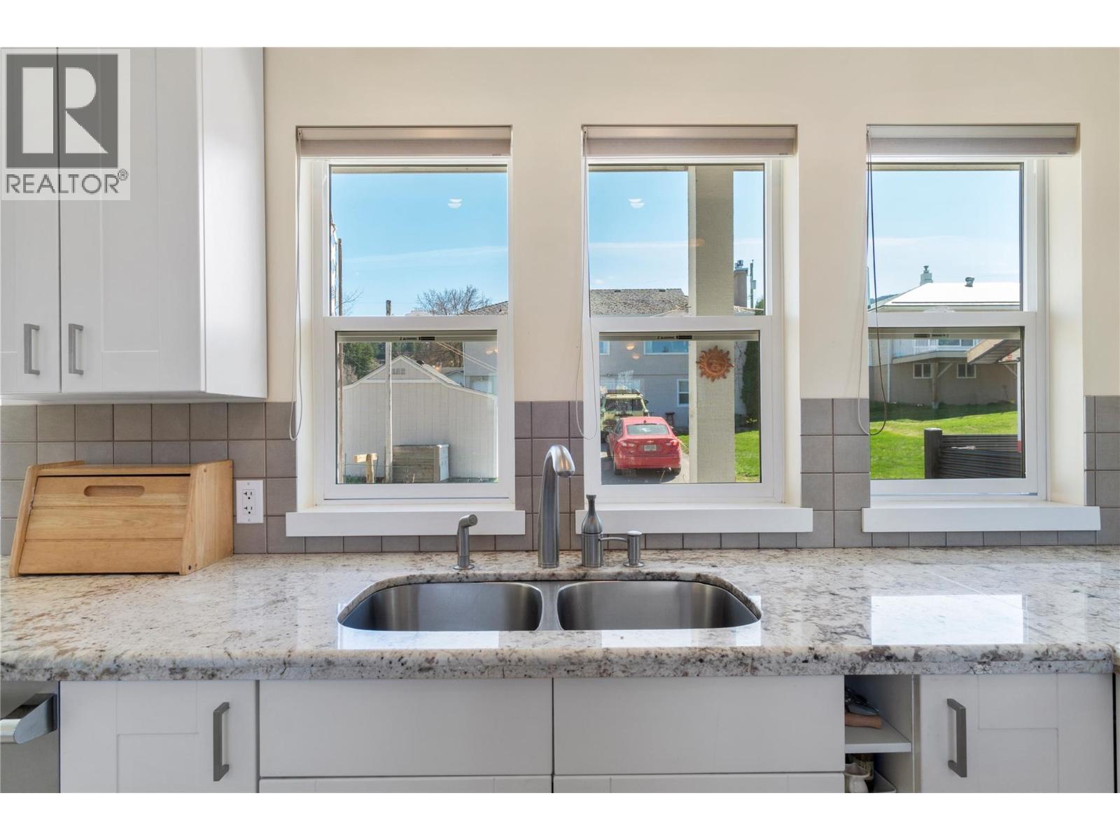 1050 9 Avenue NE - 15