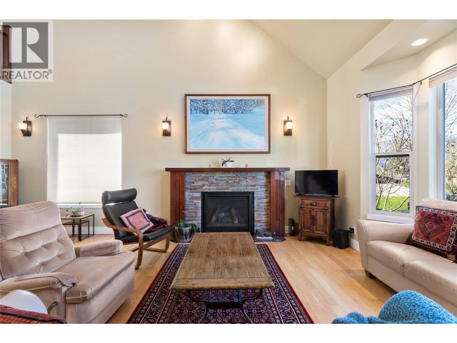 1050 9 Avenue NE - 6