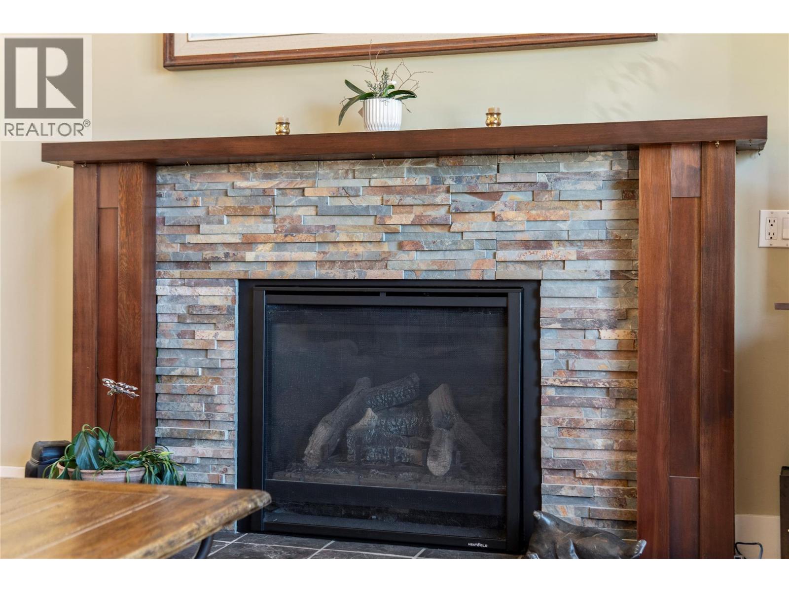 1050 9 AVENUE NE - 7