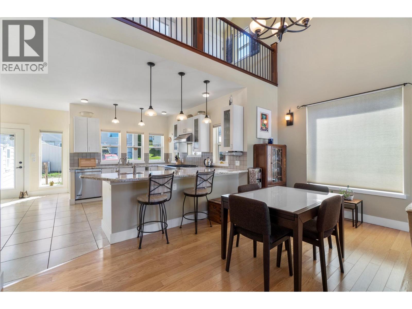 1050 9 Avenue NE - 10