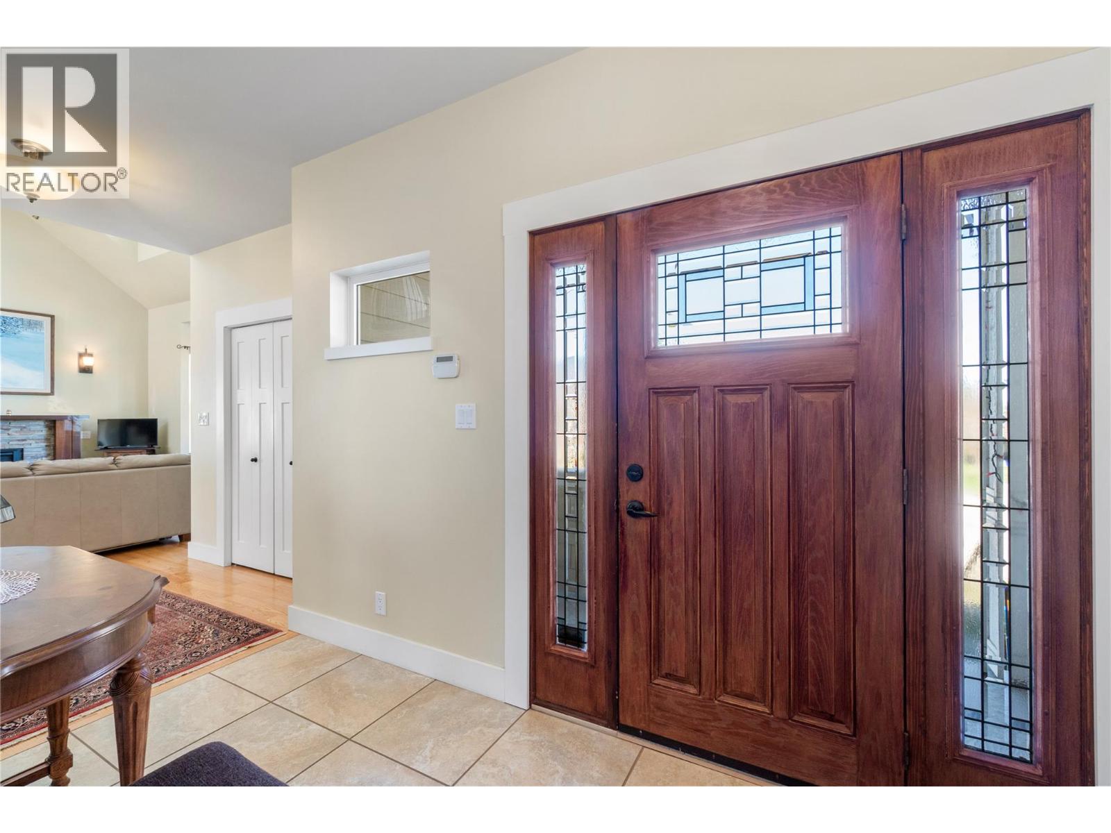 1050 9 Avenue NE - 5