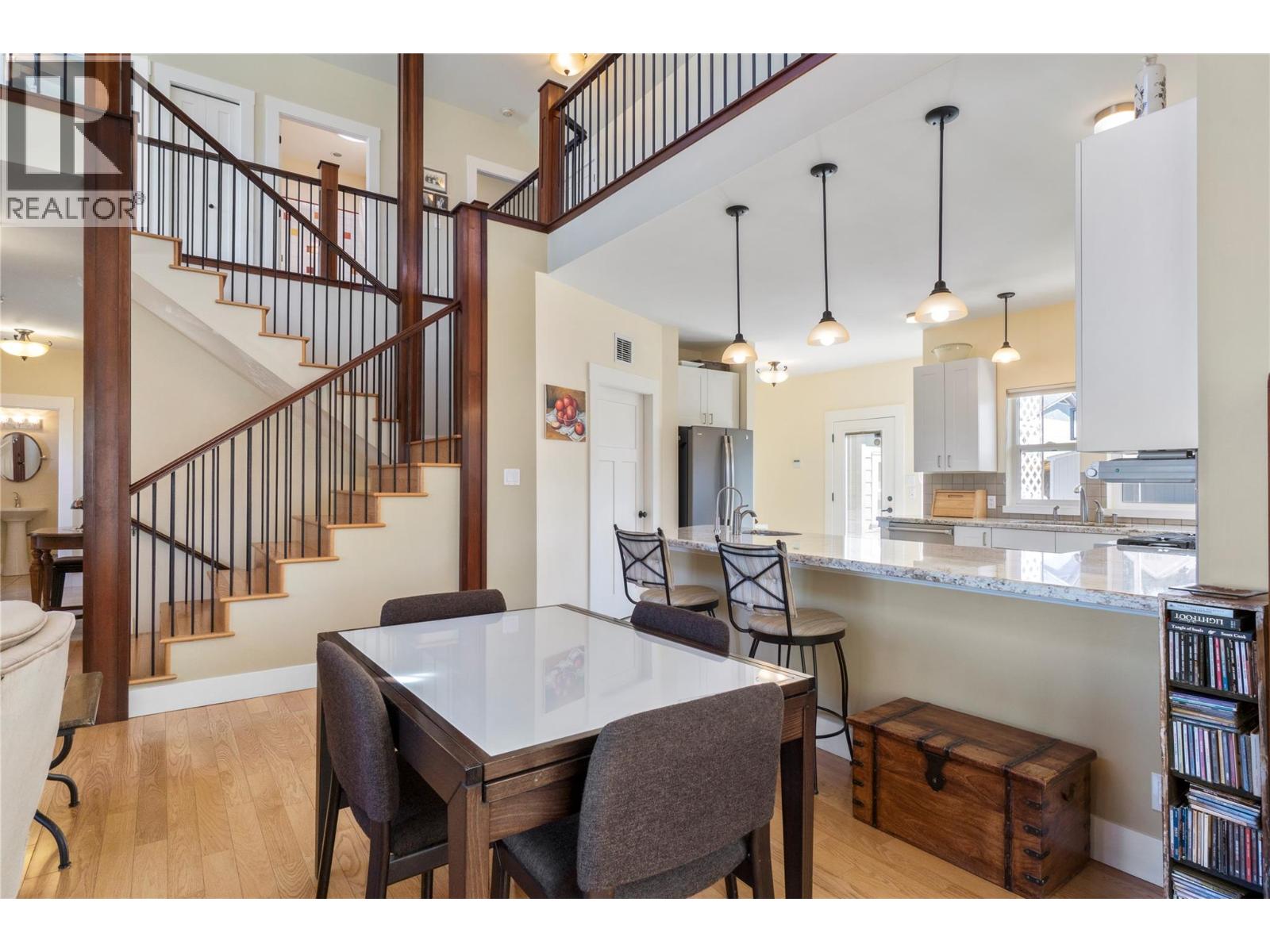 1050 9 Avenue NE - 11
