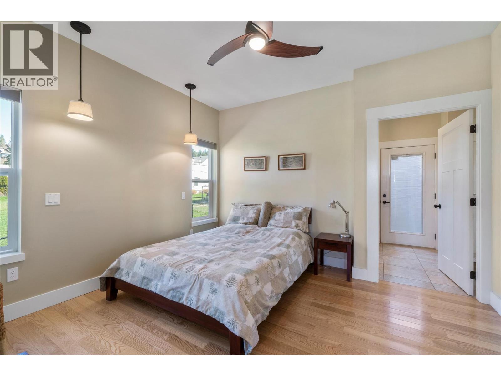 1050 9 Avenue NE - 22